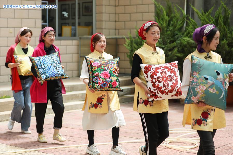 CHINA-GANSU-FEMALE EMBROIDERERS (CN)