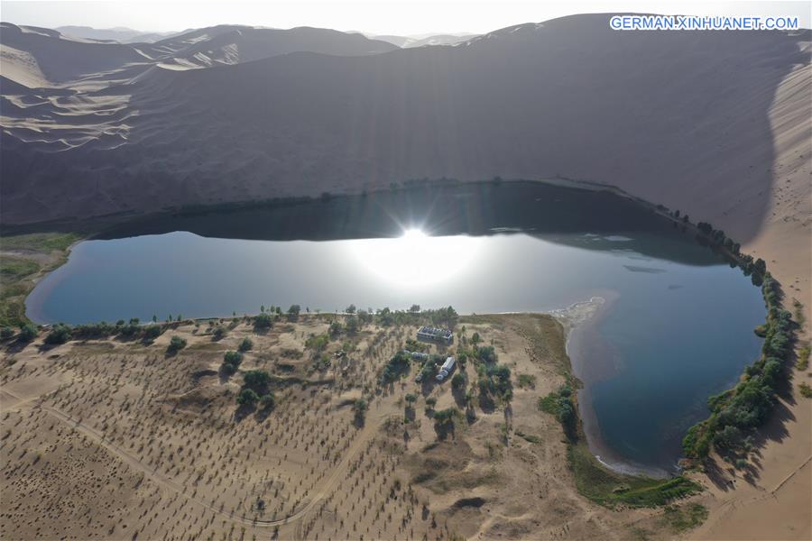 CHINA-INNER MONGOLIA-DESERT-LAKE VIEW (CN)