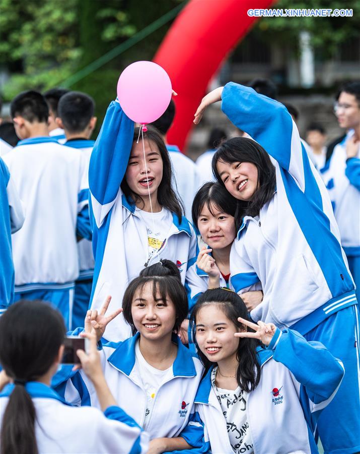 CHINA-GUIYANG-HIGH SCHOOL-GRADUATION CEREMONY(CN)