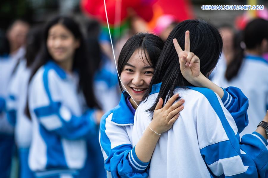 CHINA-GUIYANG-HIGH SCHOOL-GRADUATION CEREMONY(CN)