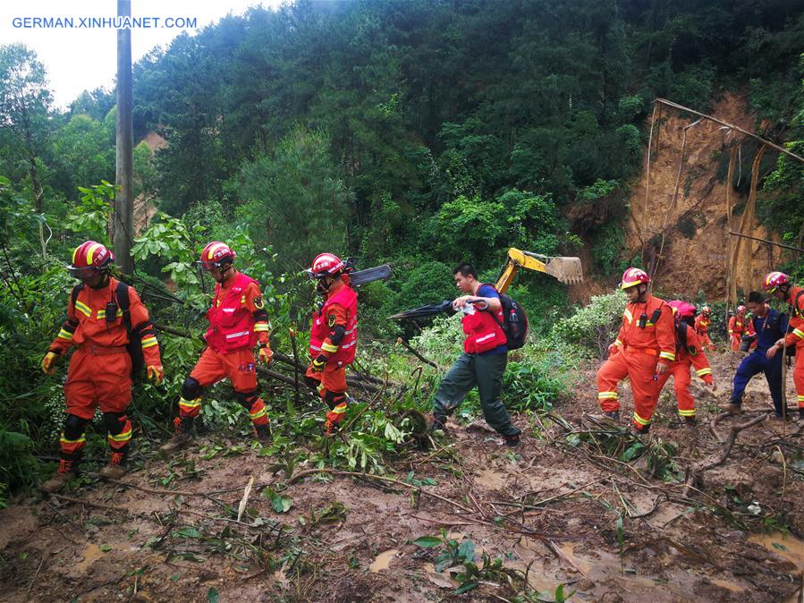 Xinhua Headlines: China makes all-out efforts as heavy downpours wreak havoc