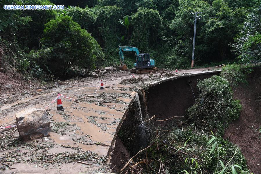 Xinhua Headlines: China makes all-out efforts as heavy downpours wreak havoc