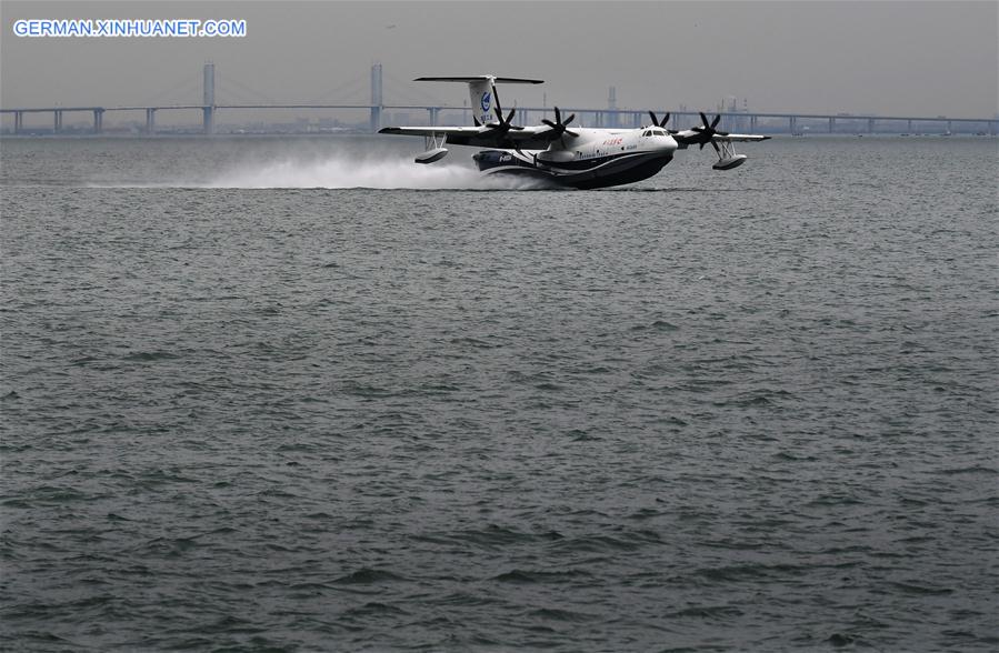 (EyesonSci)CHINA-SHANDONG-AG600-MAIDEN FLIGHT FROM THE SEA(CN)