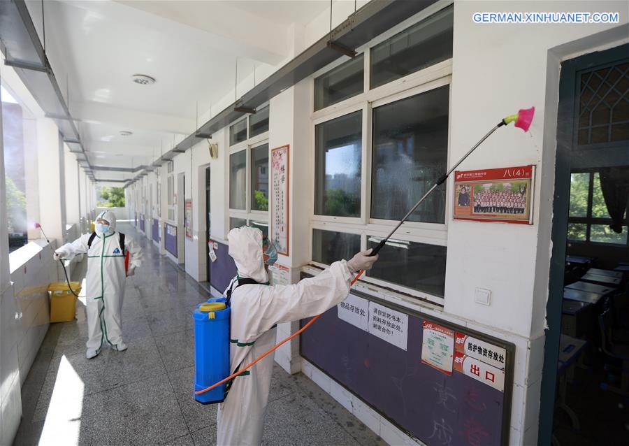 #CHINA-HUBEI-WUHAN-MIDDLE SCHOOL-DISINFECTION (CN)
