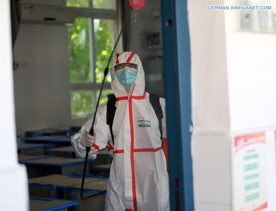 #CHINA-HUBEI-WUHAN-MIDDLE SCHOOL-DISINFECTION (CN)