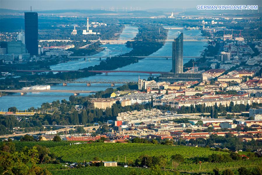 AUSTRIA-VIENNA-KAHLENBERG PANORAMIC VIEWING TERRACE-SCENERY