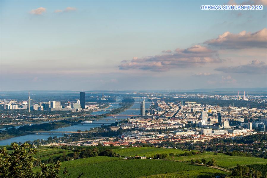 AUSTRIA-VIENNA-KAHLENBERG PANORAMIC VIEWING TERRACE-SCENERY