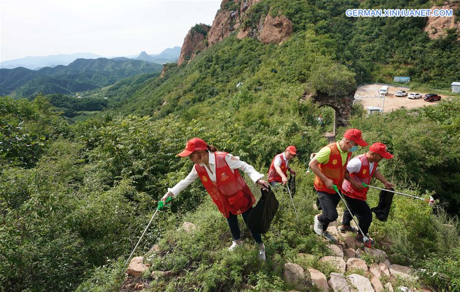 CHINA-HEBEI-GREAT WALL-CLEANING (CN)