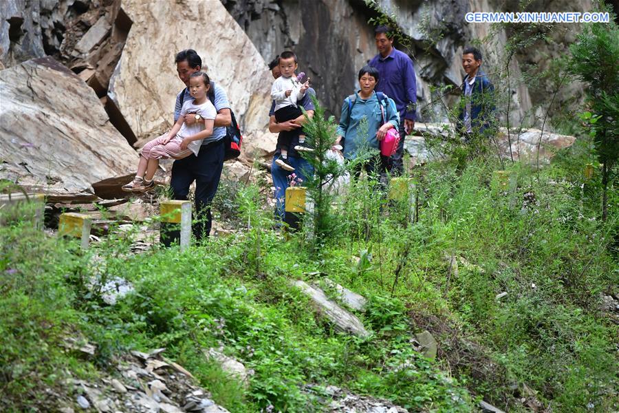 CHINA-GANSU-LONGNAN-FLOOD-LANDSLIDE-STUDENTS-SAFETY (CN)