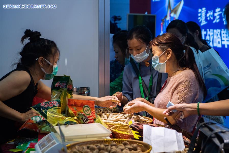 Xinhua Headlines: China's catering industry to achieve restorative growth 