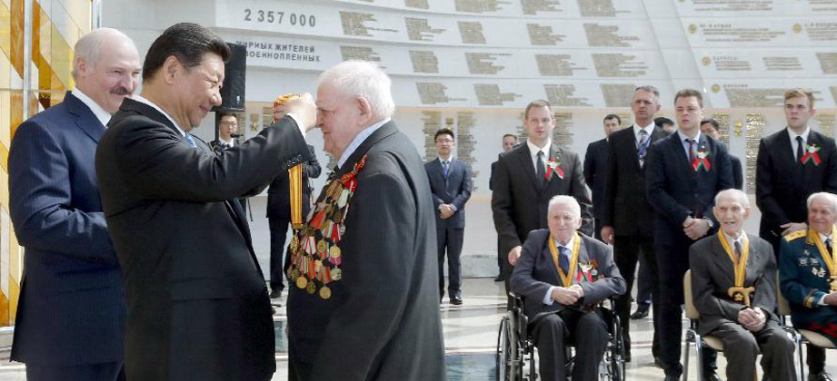 Xi Jinping besucht das Belarussische Staatliche Museum des Großen Vaterländischen Krieges