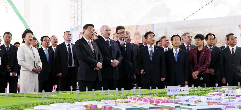 Xi Jinping besucht Chinesisch-Weißrussischen industriellen Park in Minsk