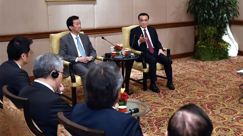 Li Keqiang trifft Vertreter des malaysischen Handelskreises in Kuala Lumpur
