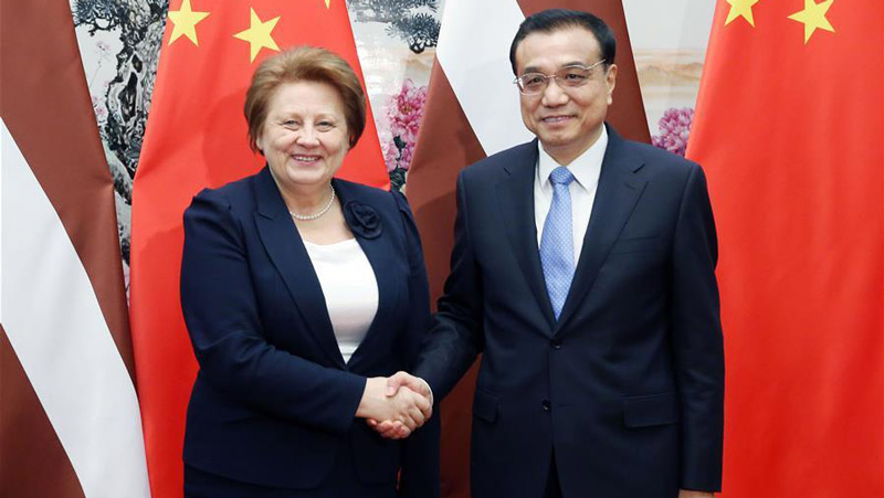 Li Keqiang trifft lettische Premierministerin in Beijing