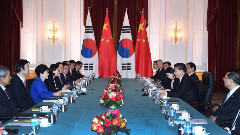Xi Jinping trifft Präsidentin der Republik Korea
