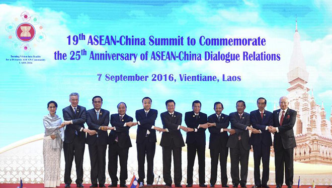 Li Keqiang nimmt am 19. Gipfel zwischen China und ASEAN teil