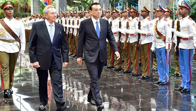 Li Keqiang führt Gespräche mit kubanischem Präsidenten in Havanna