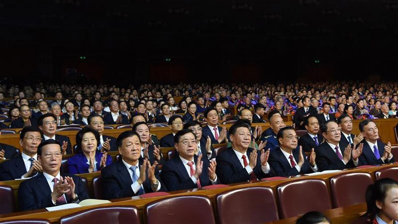 Xi Jinping nimmt an Gala zum Begehen des 80. Jubiläums des Sieges des Langen Marsches teil