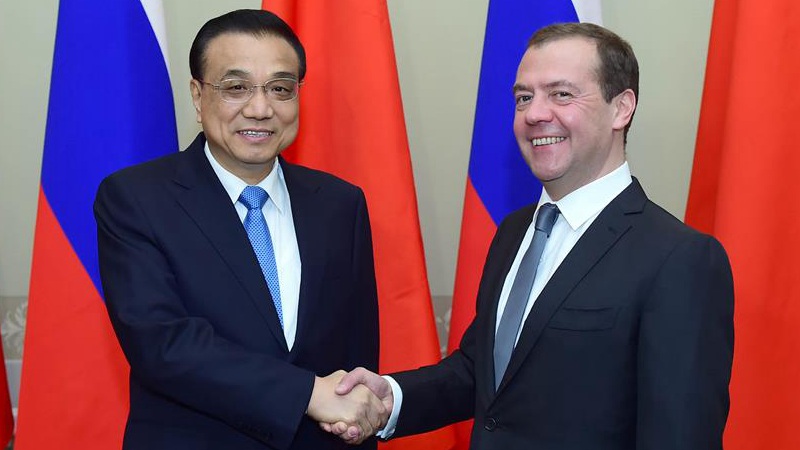 Li Keqiang trifft Dmitri Medwedew auf dem 21. China-Russland regelmäßigen Premierministertreffen in St. Petersburg