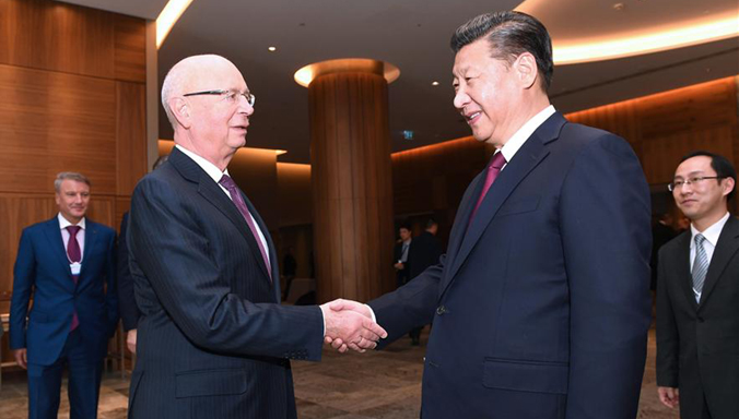 Xi Jinping trifft Klaus Schwab in Davos