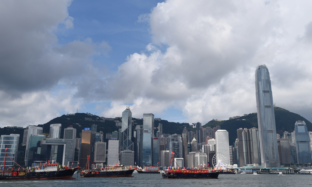 Fischerboote-Parade zur Feier des 20. Jubiläums der Rückkehr Hongkongs zum Vaterland