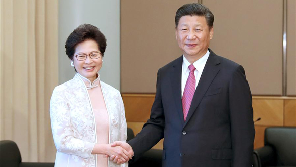 Xi Jinping trifft Lam Cheng Yuet-ngor