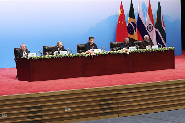 Xi Jinping nimmt an Gesprächen zwischen BRICS-Wirtschaftsrat und BRICS-Führungen teil