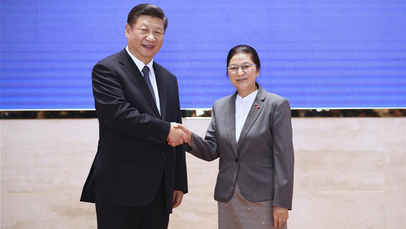 Xi Jinping trifft Präsidentin der laotischen Nationalversammlung Pany Yathotu