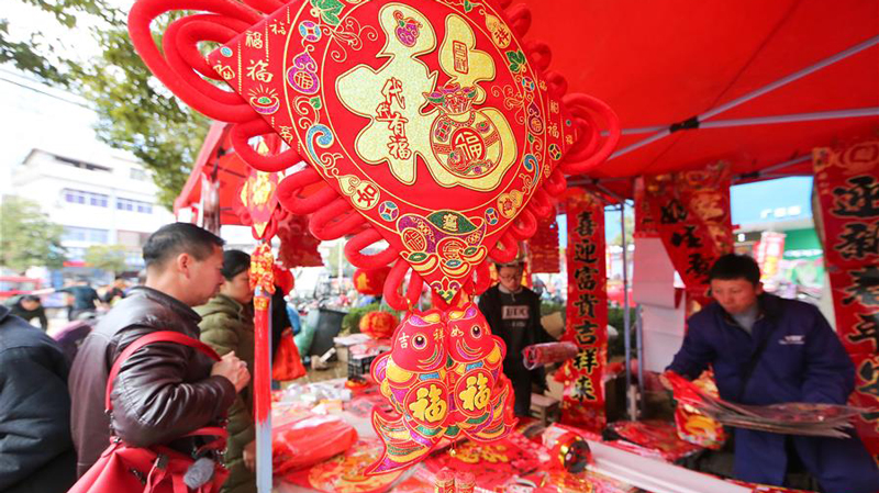 Leute feiern im ganzen China Frühlingsfest