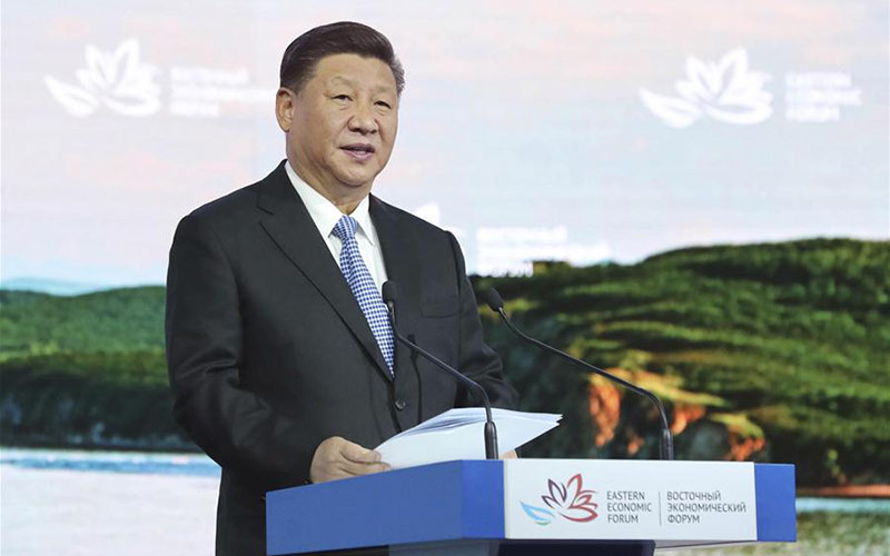Xi Jinping hält eine Rede auf der Plenarsitzung des vierten Östlichen Wirtschaftsforums