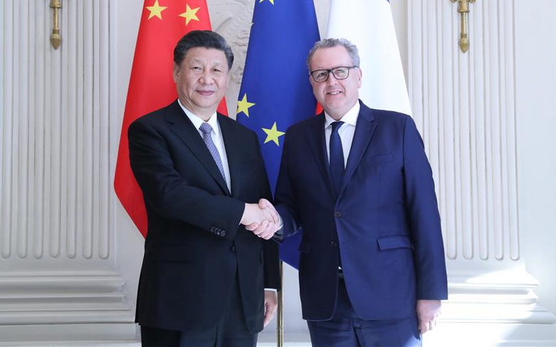 Xi Jinping trifft Präsidenten der französischen Nationalversammlung in Paris