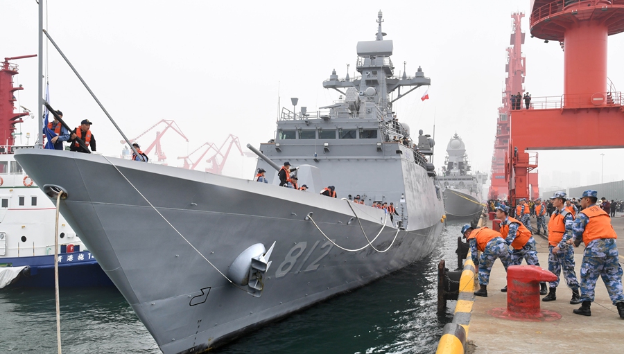 Ausländische Kriegsschiffe treffen in Qingdao ein