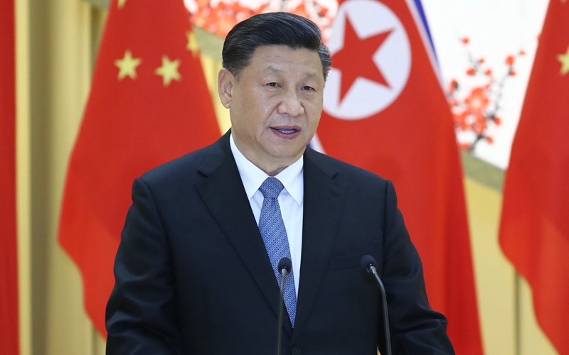 Xi nimmt an Willkommensbankett teil und schaut sich Gymnastik- und Kunstaufführung an