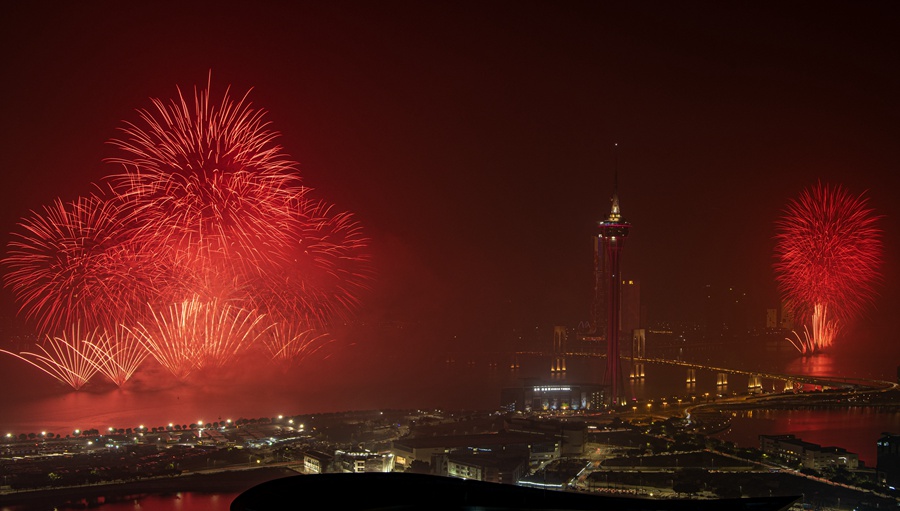 Macau und Zhuhai veranstalten Feuerwerksshow anlässlich 20. Jubiläums der Rückkehr Macaus zum Mutterland
