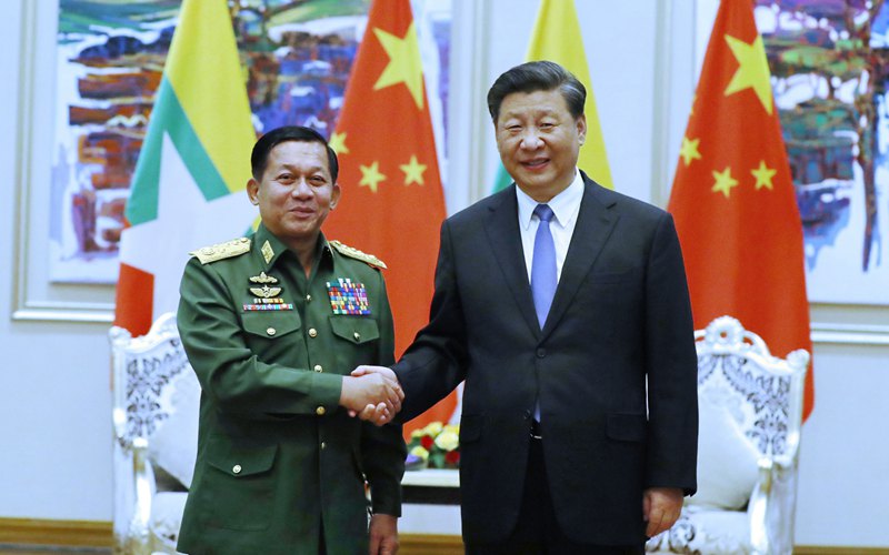 Xi Jinping trifft Myanmars Oberbefehlshaber der Verdeidigungsdienste in Nay Pyi Taw