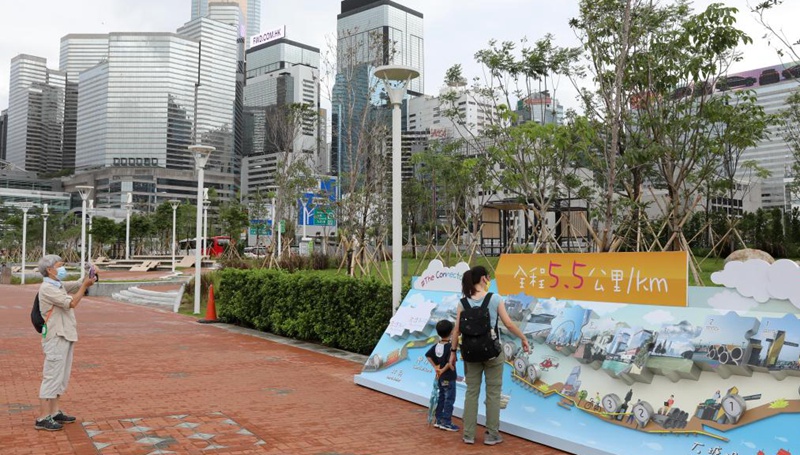 Hongkongs Bevölkerung freut sich in Festtagsstimmung auf langfristige Stabilität und Wohlstand