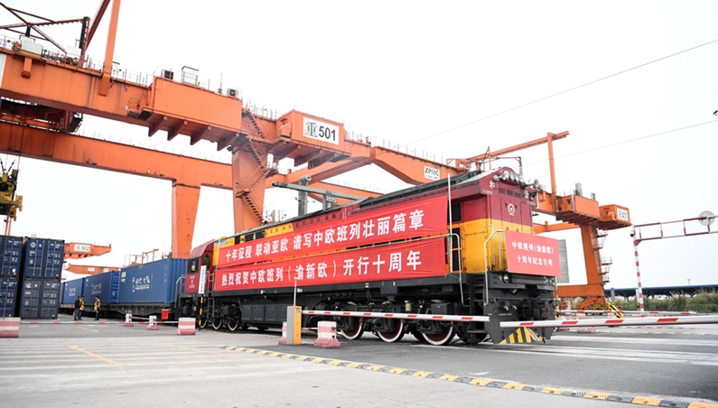 Mit Audi A8L beladener China-Europa-Güterzug erreicht Chongqing