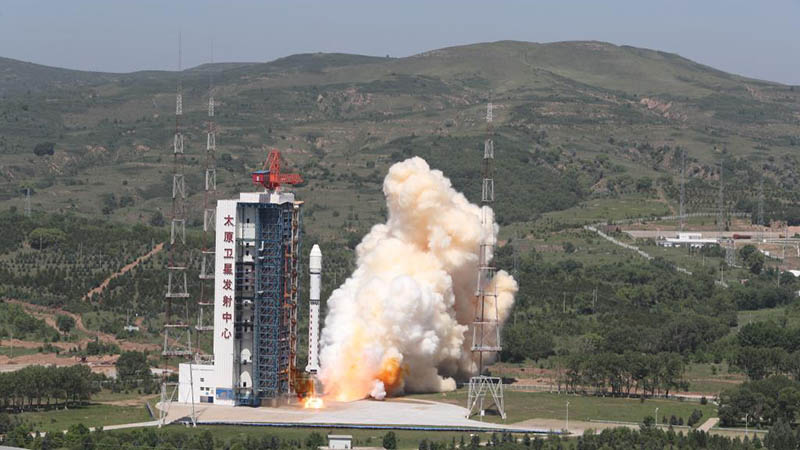 China startet fünf neue Satelliten