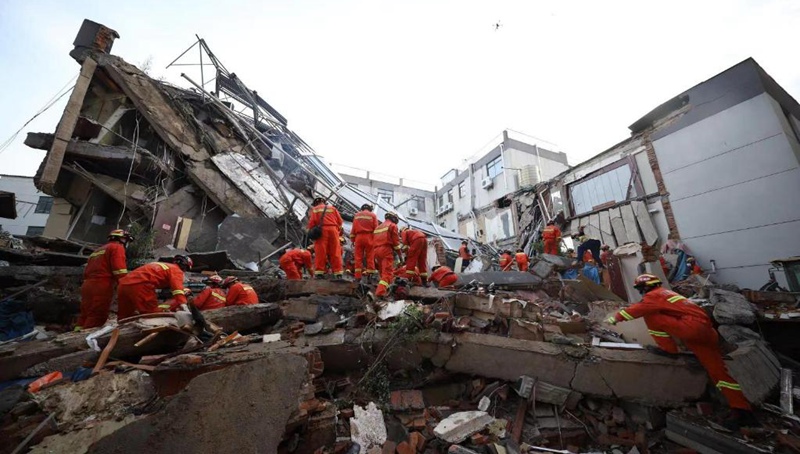 Ein Toter und 10 Vermisste bei Gebäudeeinsturz in China