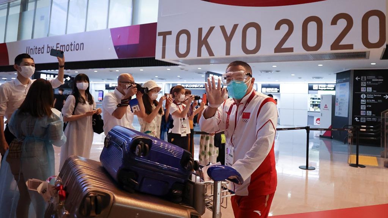 Einige Mitglieder der chinesischen Olympia-Delegation treffen in Tokio ein