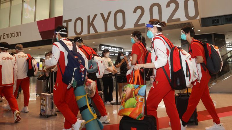 Weitere Mitglieder der chinesischen olympischen Delegation treffen in Tokio ein