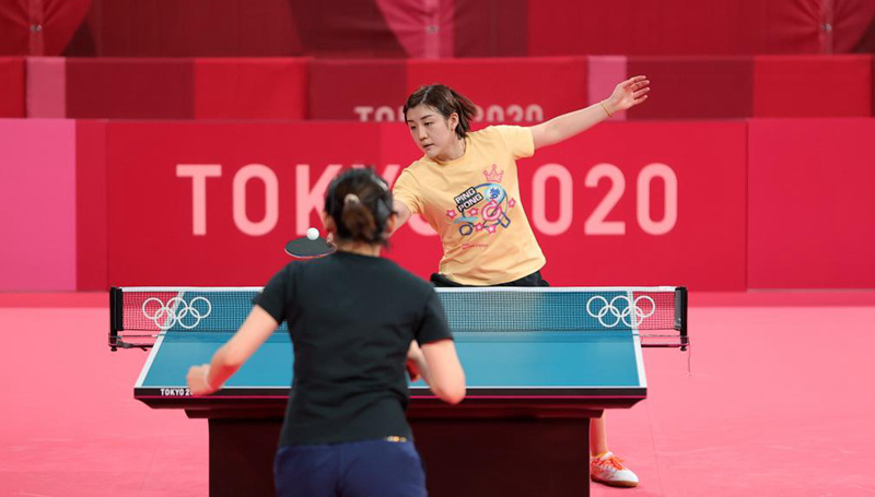 Chinesische Tischtennisspieler beim Training vor Olympischen Spielen in Tokio