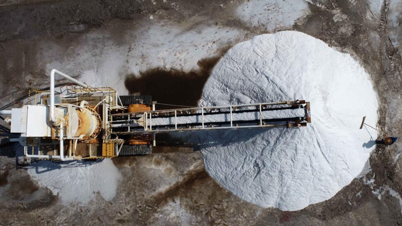 Arbeitsszene auf einer Saline in Tangshan