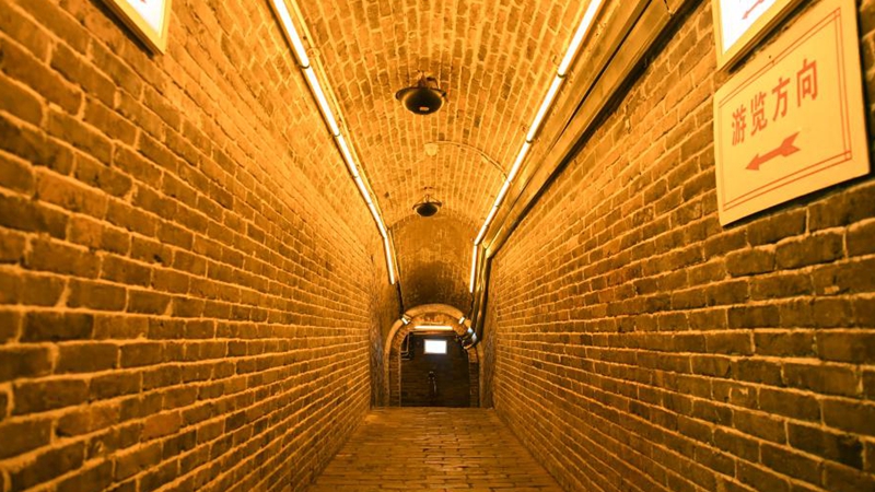 Innenansicht des alten unterirdischen Militärtunnels in Bozhou von Anhui