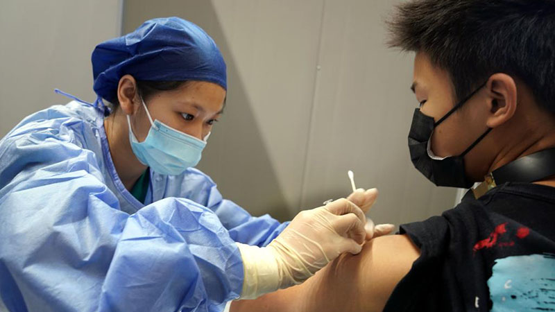 Shanghai beginnt mit Impfung von Jugendlichen im Alter zwischen 15 und 17 Jahren gegen COVID-19