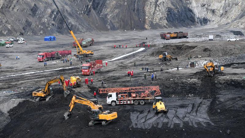 Rettung für 19 Verschüttete nach Schlammlawine in Chinas Hochplateau-Kohlebergwerk im Gang