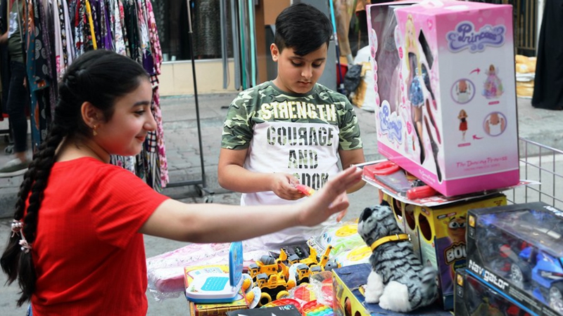 Spielzeuge aus China bringen Kindern im Irak Freude