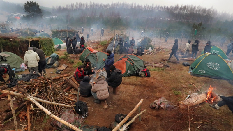 Fotoreportage: Belarussischer Präsident lässt Zelte für Flüchtlinge aufstellen und Hilfsgüter verteilen