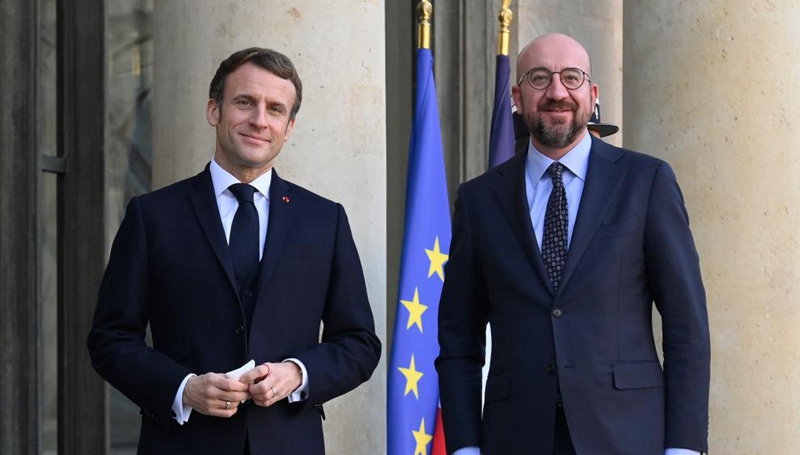 Macron begrüßt Präsident des Europäischen Rates Charles Michel in Paris