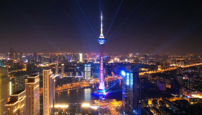 In Bildern: Städtisches Wahrzeichen von Tianjin in Nordchina bunt beleuchtet